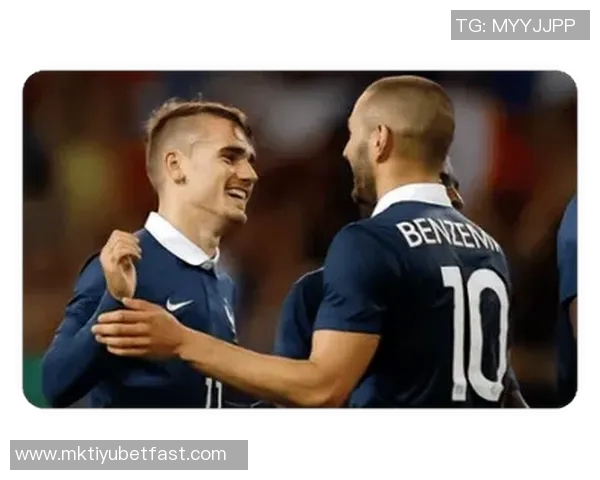 罗腾回应夺冠庆典争议称以巴黎球员身份发言并无恶意 罗腾回应夺冠庆典争议称以巴黎球员身份发言并无恶意