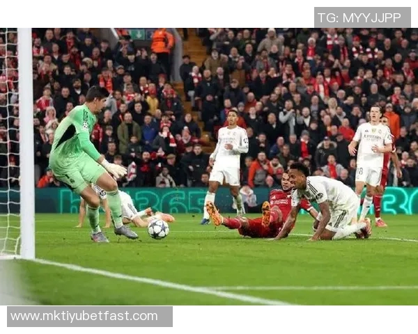 梅西射门击中横梁后麦卡利斯特破门助阿根廷领先1-0 梅西射门击中横梁后麦卡利斯特破门助阿根廷领先1-0