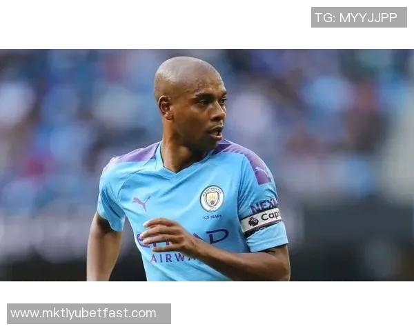 曼城官方向费尔南迪尼奥致敬九年辉煌岁月祝愿未来一切顺利 曼城官方向费尔南迪尼奥致敬九年辉煌岁月祝愿未来一切顺利