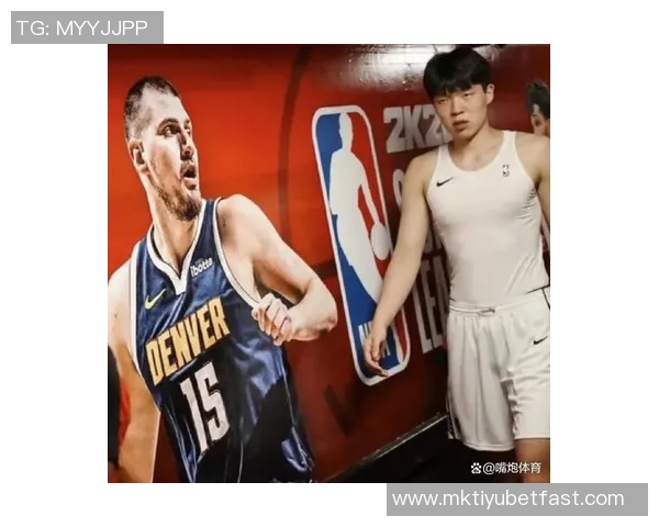 开拓者媒体人杨瀚森亲历亚当斯力量展现感受最强壮之人魅力 开拓者媒体人杨瀚森亲历亚当斯力量展现感受最强壮之人魅力