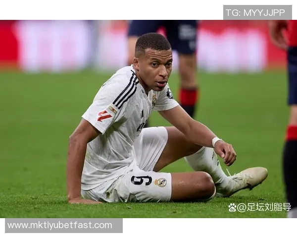 法国队助教现场考察皇马巴萨比赛以评估姆巴佩状态 法国队助教现场考察皇马巴萨比赛以评估姆巴佩状态