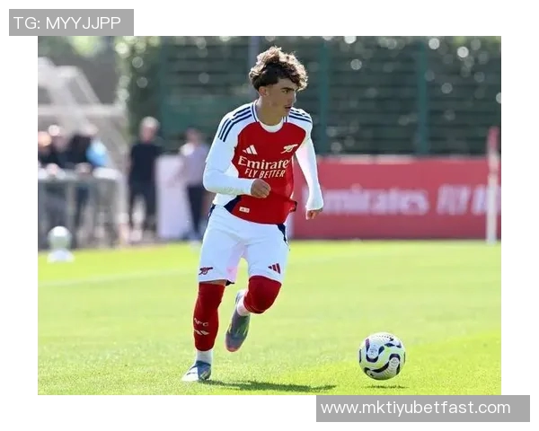 罗马诺透露15岁道曼与阿森纳续约未来职业合同已达成一致 罗马诺透露15岁道曼与阿森纳续约未来职业合同已达成一致