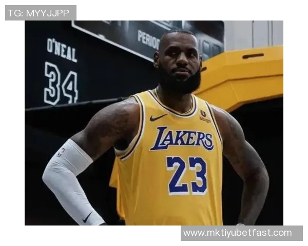 詹姆斯谈火箭挑战提前体验活塞风格需做好充分准备